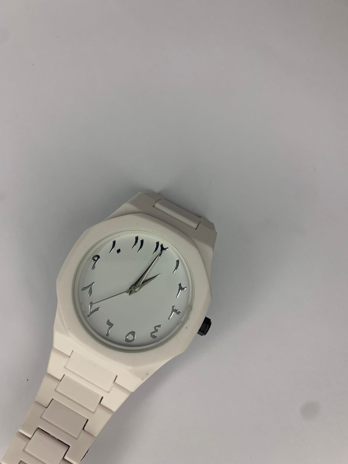 Elegant White Watch for Men – Arabic Numerals, Classic & Modern
